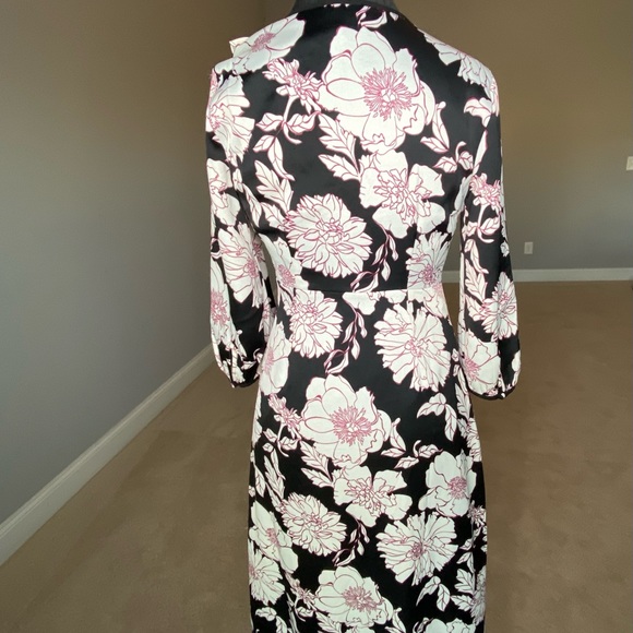 Lulu’s Deep V Floral Wrap Dress Size S - Picture 2 of 8